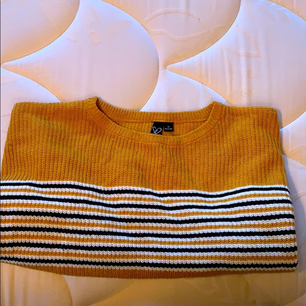 Adorable cropped stripped sweater